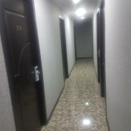 Hotel Leader Тбилиси Екстериор снимка