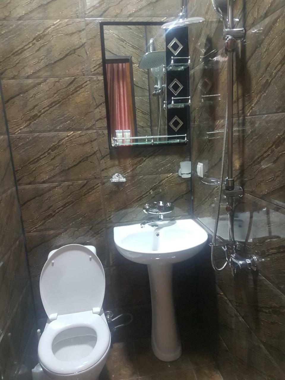 Hotel Leader Тбилиси Екстериор снимка