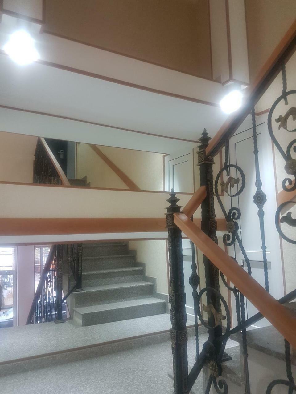 Hotel Leader Тбилиси Екстериор снимка