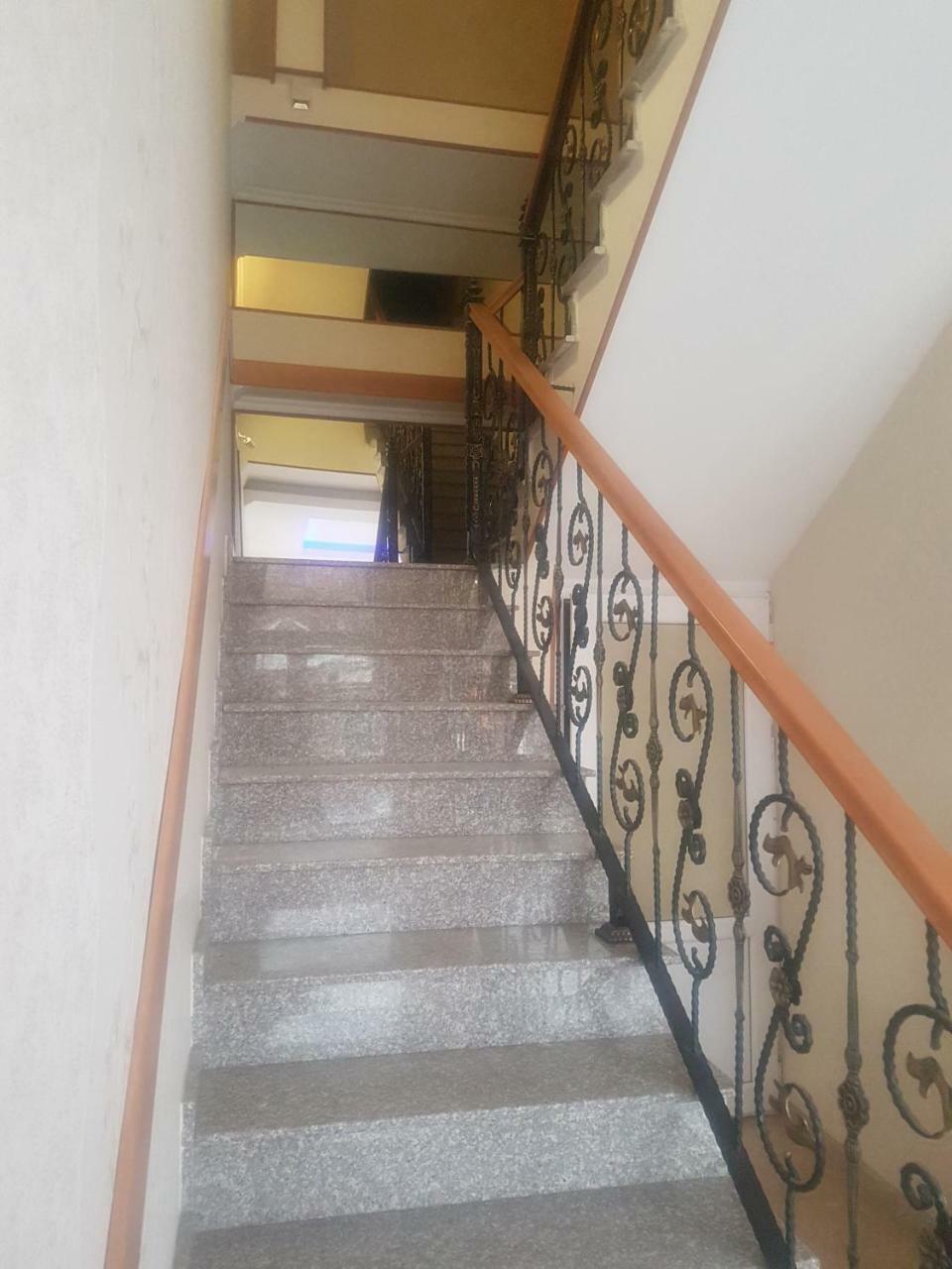 Hotel Leader Тбилиси Екстериор снимка