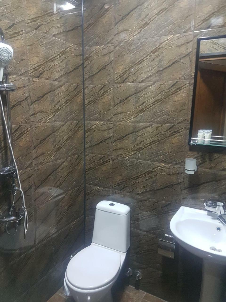 Hotel Leader Тбилиси Екстериор снимка
