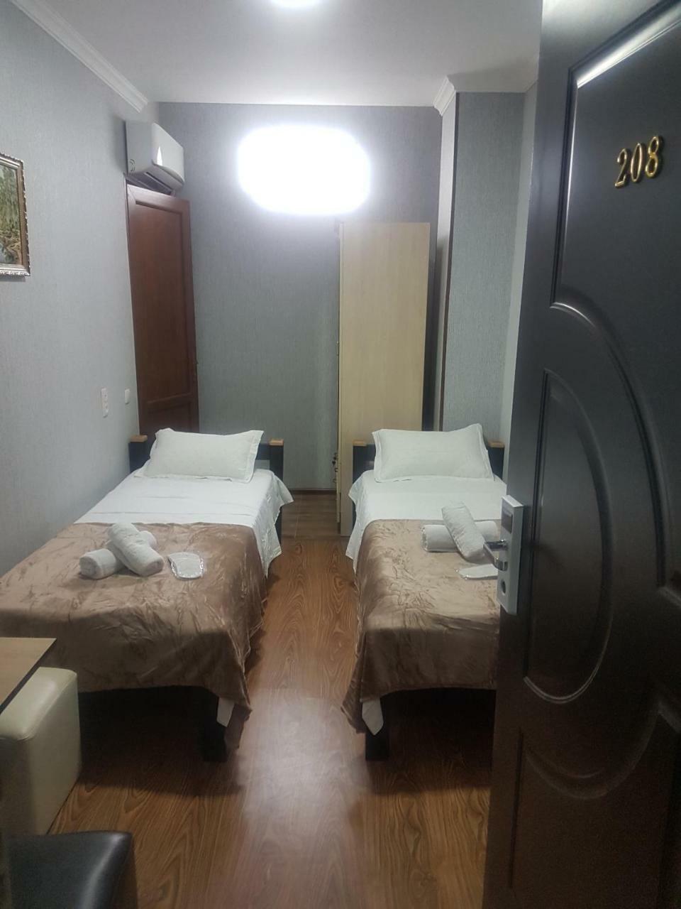 Hotel Leader Тбилиси Екстериор снимка